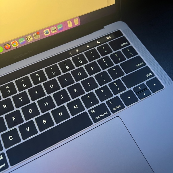 MacBook Pro - Picture 2 of 5